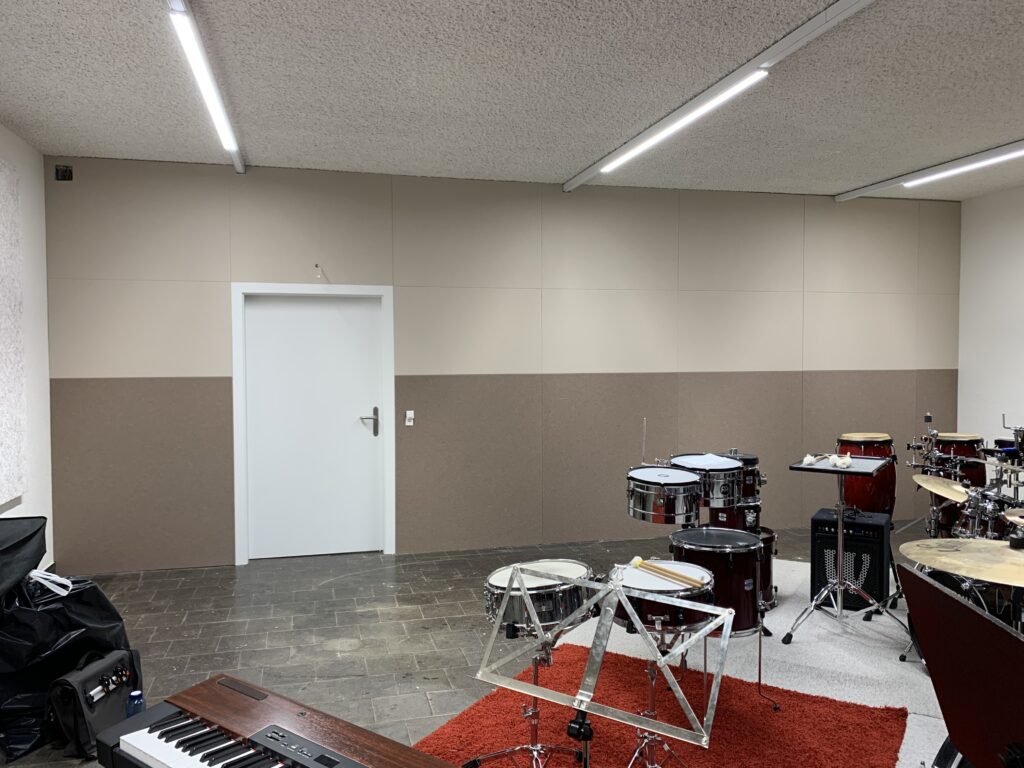 Absorbeur de son dans les salles de musique, les salles de classe, les salles de répétition.